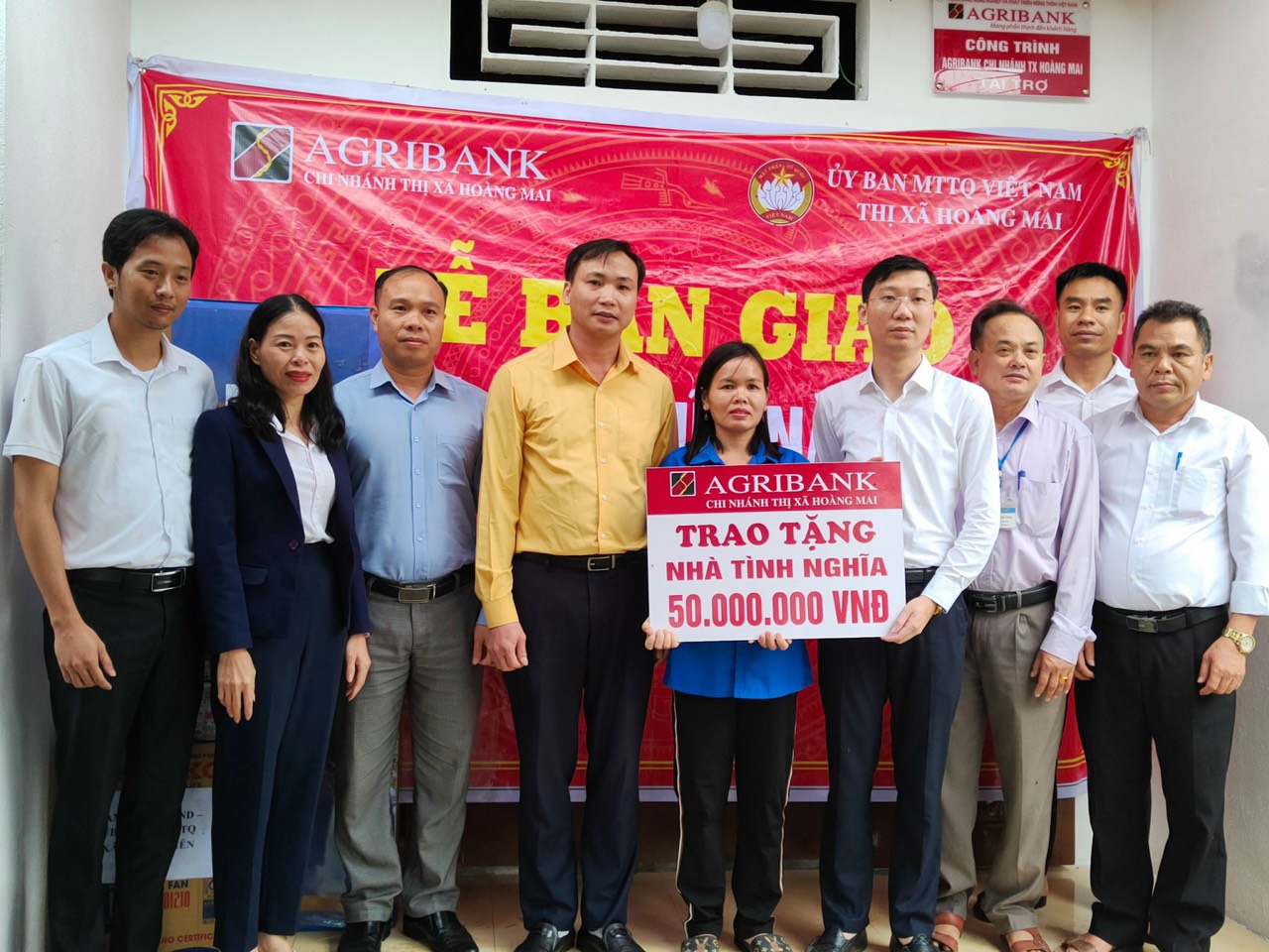 Ngân hàng Agribank trao nhà cho chị Cao Thị Dung - Thôn Thành Công