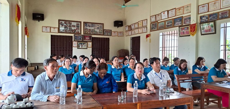 Hội LHPN xã Quỳnh Liên ra mắt mô hình“Tổ hợp tác sản xuất rau an toàn” tại thôn Quyết Tiến