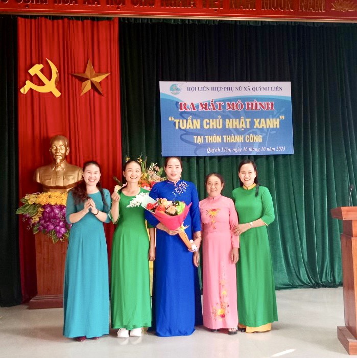 Hội LHPN xã Quỳnh Liên ra mắt mô hình “Tuần chủ nhật xanh” tại tổ tự quản số 1, chi hội phụ nữ thôn Thành Công